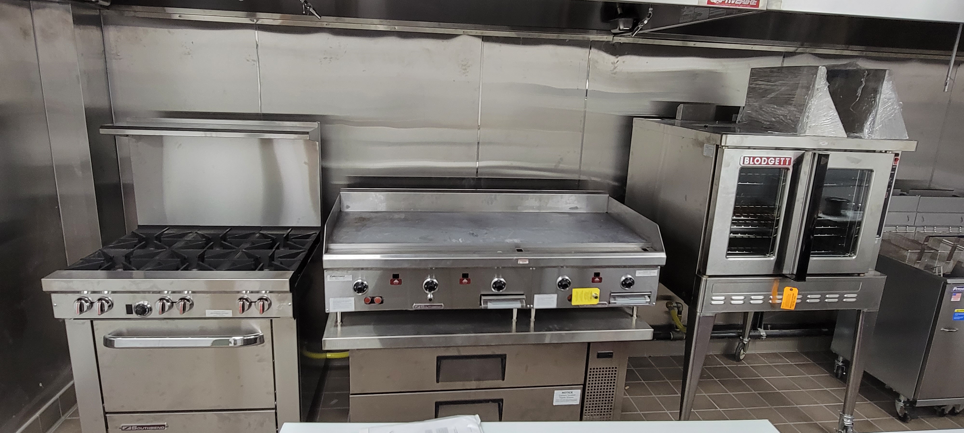 Front Street Cantina — bar service layout